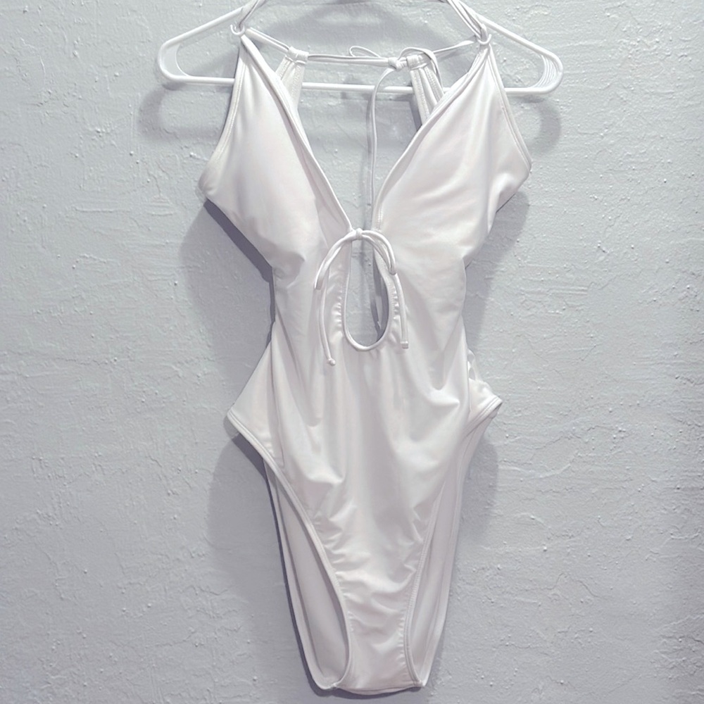 🆕 Shade & Shore White Tie Front One Piece Swimsuit - NWT L